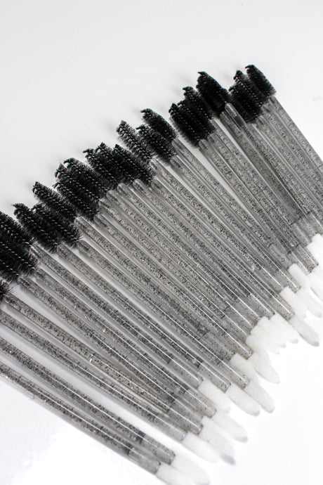 Black Spoolie + Lip Duo Wand – 2-in-1 lash brush and lip applicator for beauty routines Black Spoolie + Lip Duo Wand – 2-in-1 lash brush and lip applicator for beauty routines