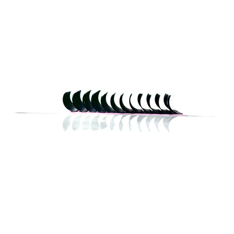Side view of OG Pink Tray .07 lash extensions – soft matte black CC and D curl lashes for volume and texture Side view of OG Pink Tray .07 lash extensions – soft matte black CC and D curl lashes for volume and texture