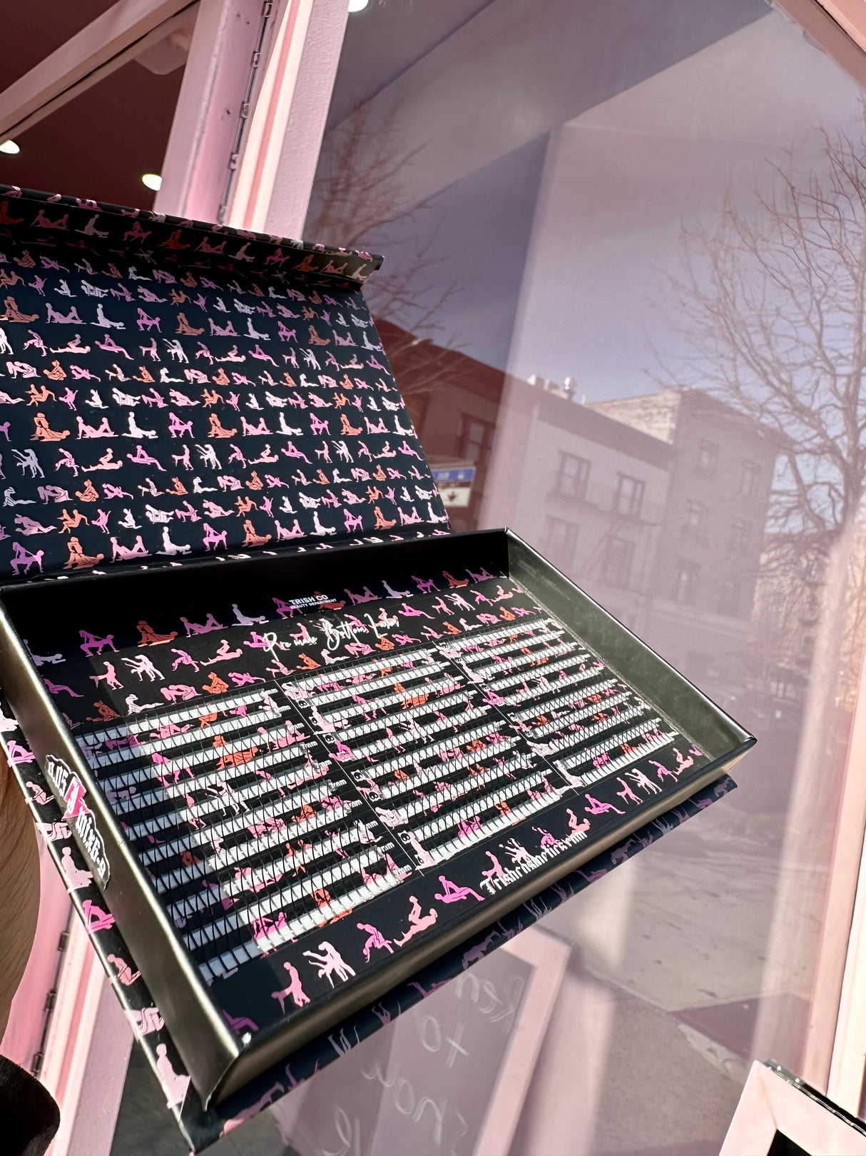 Premade 69 Reloaded Bottomz tray – close-up of fluffy J Curl lashes in 6–9mm MIX Premade 69 Reloaded Bottomz tray – close-up of fluffy J Curl lashes in 6–9mm MIX