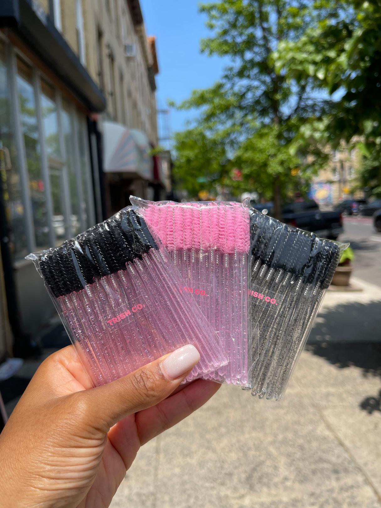 Set of colorful spoolie brushes – mix of black, pink, yellow, clear, and more for lash and brow grooming Set of colorful spoolie brushes – mix of black, pink, yellow, clear, and more for lash and brow grooming