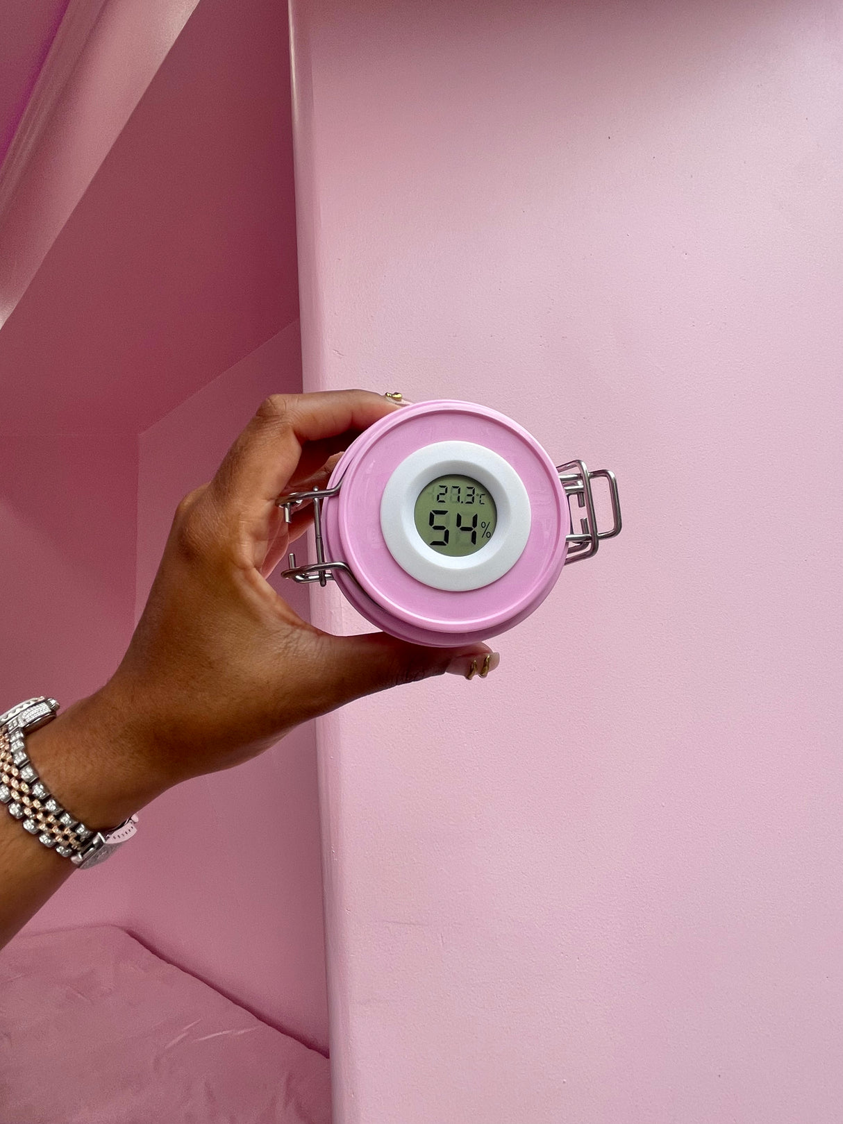 Pink Set the Mood Glue Vault – lash glue container with humidity and temperature monitor Pink Set the Mood Glue Vault – lash glue container with humidity and temperature monitor