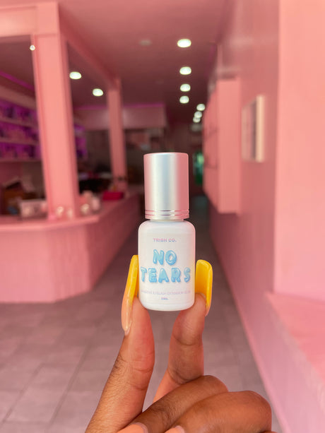 No Tears Sensitive Lash Glue – 1–2 sec dry time, low fumes, 7–8 week retention for sensitive eyes No Tears Sensitive Lash Glue – 1–2 sec dry time, low fumes, 7–8 week retention for sensitive eyes