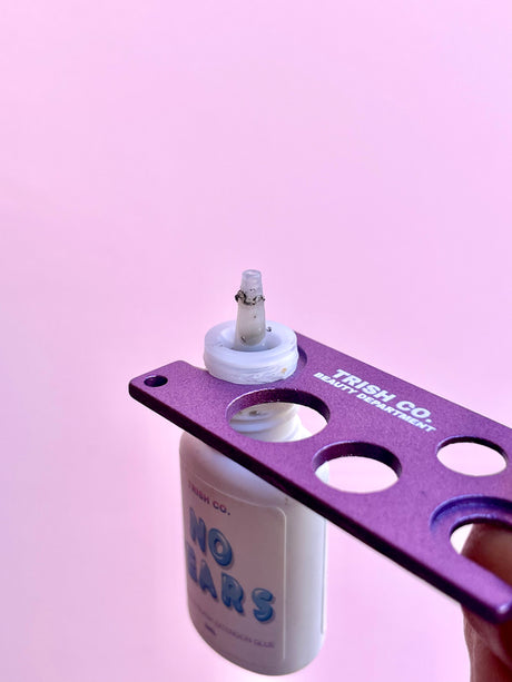 Glue Nozzle Remover in use – removing lash adhesive cap for cleaner glue application Glue Nozzle Remover in use – removing lash adhesive cap for cleaner glue application