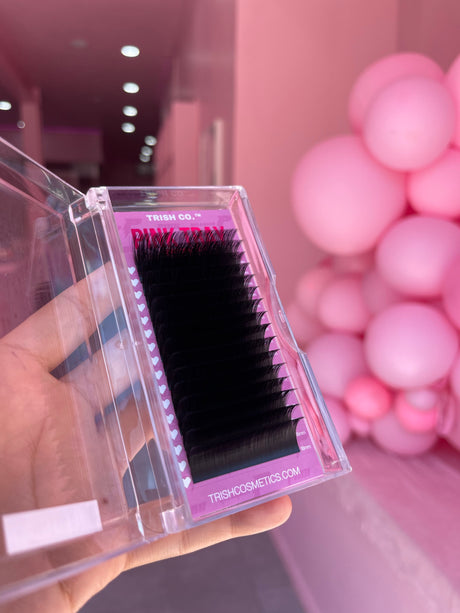 Another front angle of Pink Trays RELOADED ⚡️ J Curl lash tray showing full 16-row layout and lash curl pattern Another front angle of Pink Trays RELOADED ⚡️ J Curl lash tray showing full 16-row layout and lash curl pattern