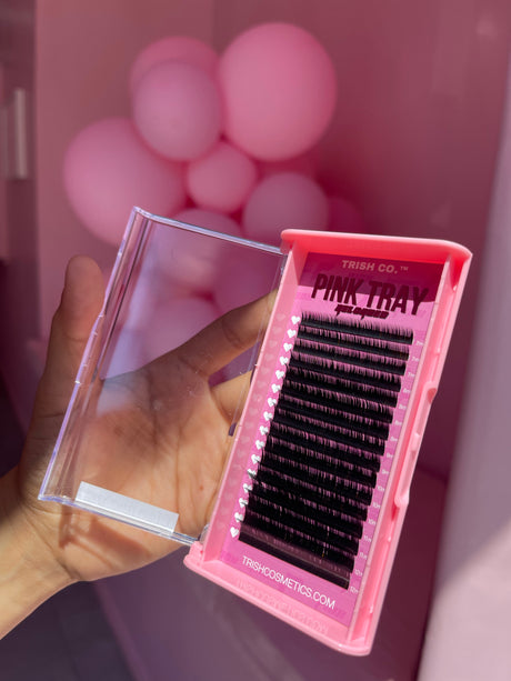 Front view of Pink Trays RELOADED ⚡️ J Curl .05 MIX 7–12mm bottom lash tray – 16 rows of fluffy lashes in pink packaging Front view of Pink Trays RELOADED ⚡️ J Curl .05 MIX 7–12mm bottom lash tray – 16 rows of fluffy lashes in pink packaging