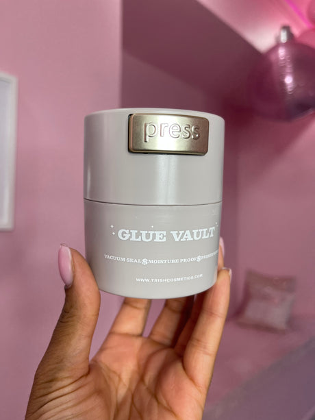 Closed grey glue container – lash adhesive storage with humidity control Closed grey glue container – lash adhesive storage with humidity control