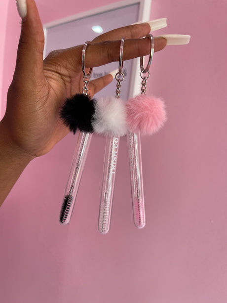 White Brush & GO keychain spoolie – travel lash brush with protective cap White Brush & GO keychain spoolie – travel lash brush with protective cap