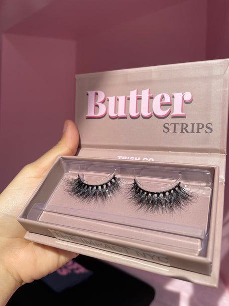 BUTTER Strip Lash Style 3 – fluffy, layered lashes with a soft cat-eye effect