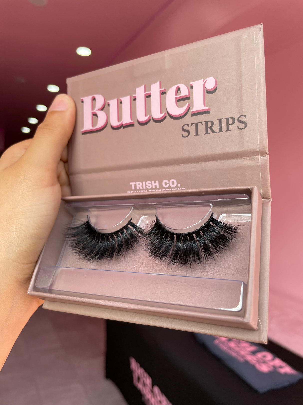 BUTTER Strip Lash Style 4 – rounded lash design for a doll-eye appearance