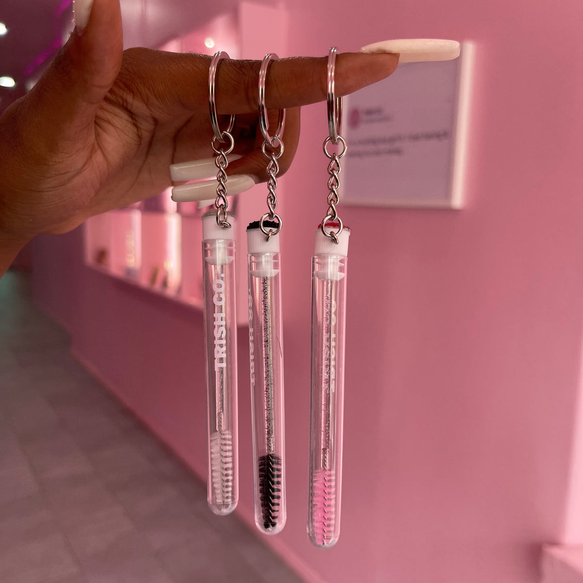 Brush & GO Keychain Spoolie – Travel Lash Brush in White, Black & Pink ...